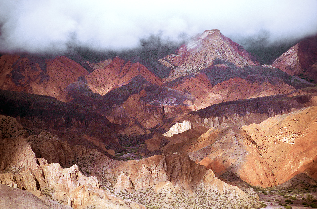 arg06_427m.jpg - Argentine, Noroeste, janvier 2006 de Purmamarca à Pirquitas Nuevos depuis Tilcara, une palette de couleurs impressionnante