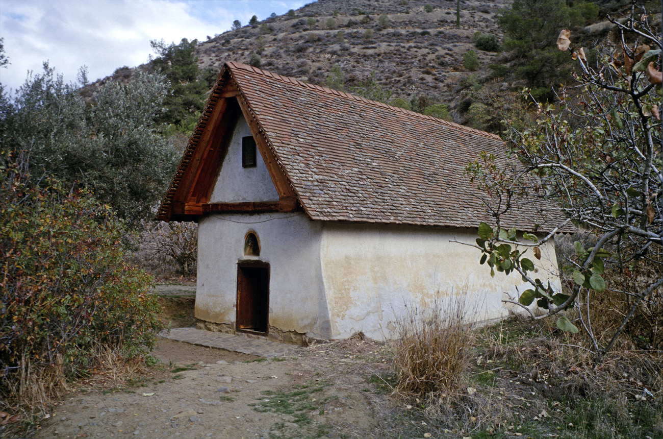 chy1998_35.jpg - Troodos petite chapelle Ektachrome Elite 100
