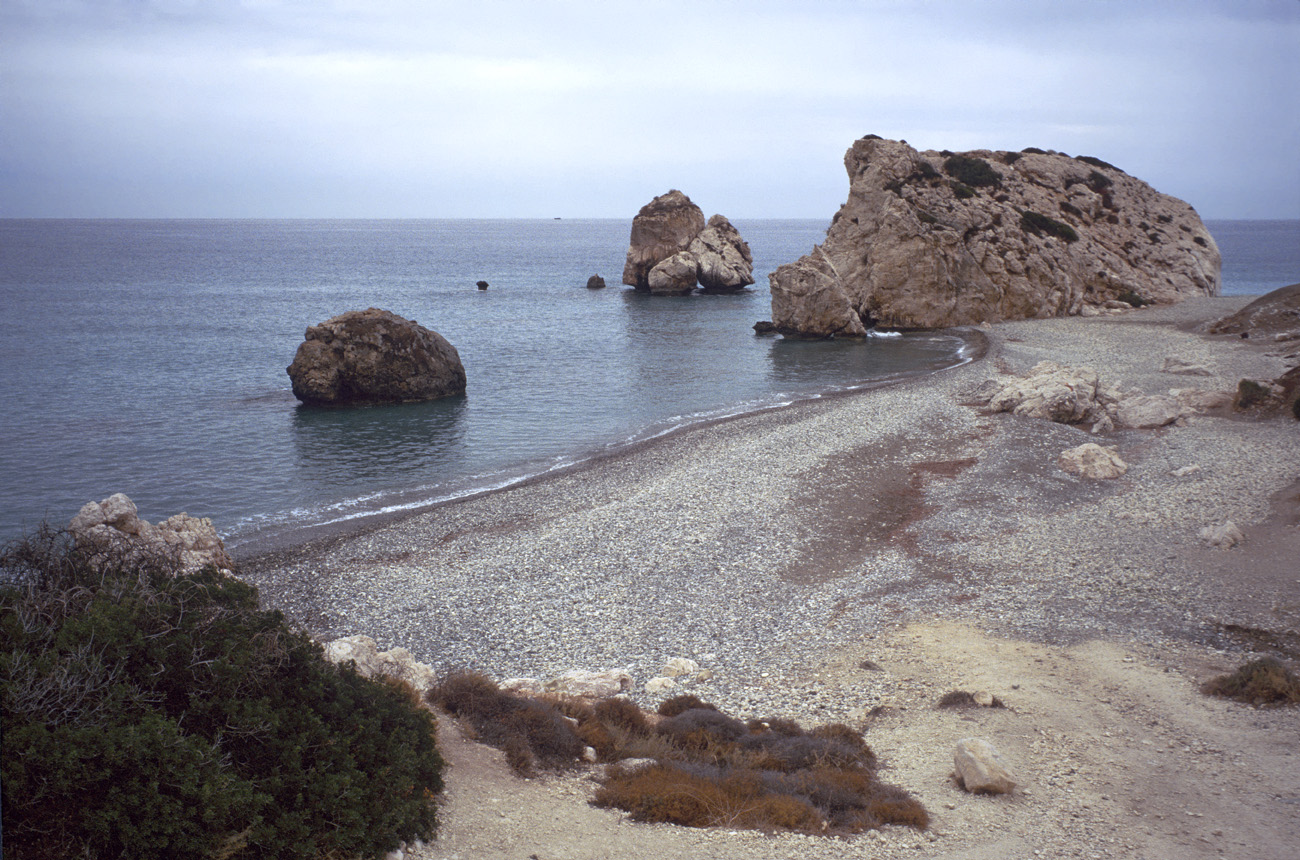 chy1998_54.jpg - Sud Ouest Petra Tou Romiou paraît-il le lieu de naissance d'Aphrodite Ektachrome Elite 100