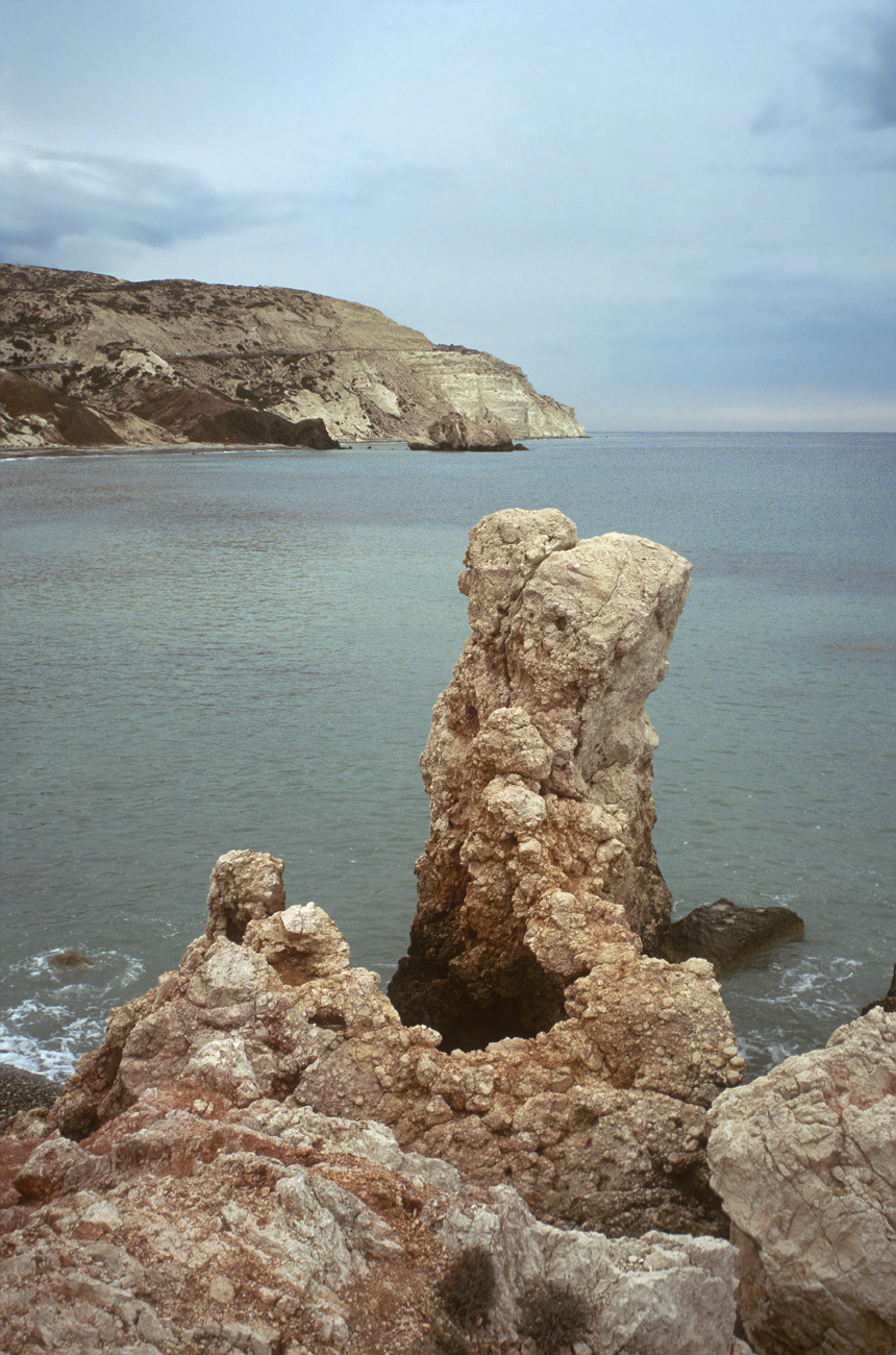 chy1998_55.jpg - Sud Ouest Petra Tou Romiou paraît-il le lieu de naissance d'Aphrodite Ektachrome Elite 100