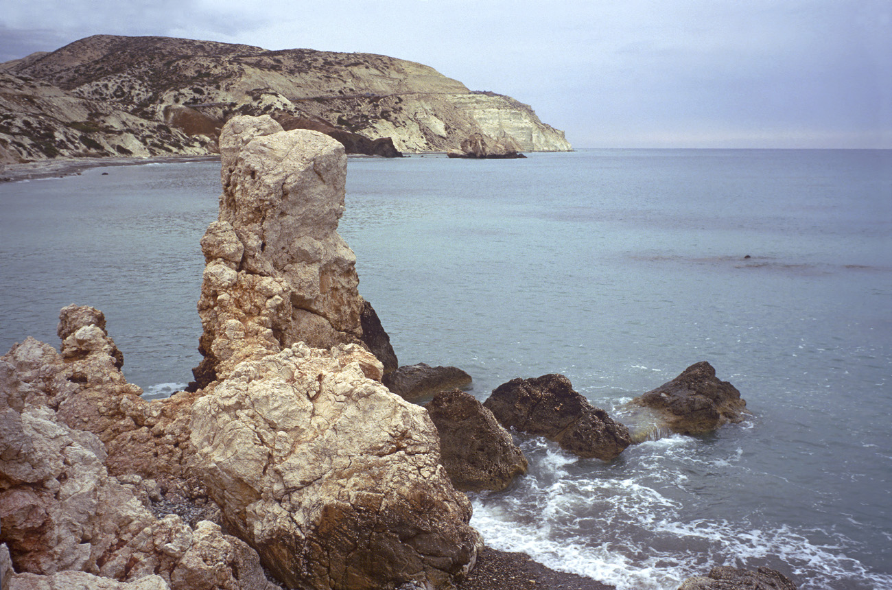 chy1998_56.jpg - Sud Ouest Petra Tou Romiou paraît-il le lieu de naissance d'Aphrodite Ektachrome Elite 100