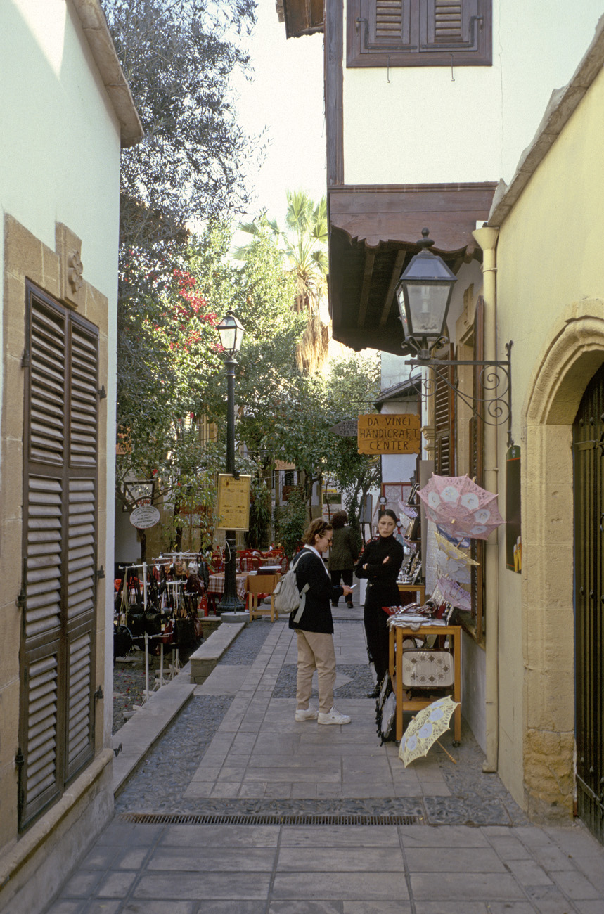 chy1998_58.jpg - Nord Nicosie les vieux quartiers où on trouve une fraîcheur bienfaisante Ektachrome Elite 100