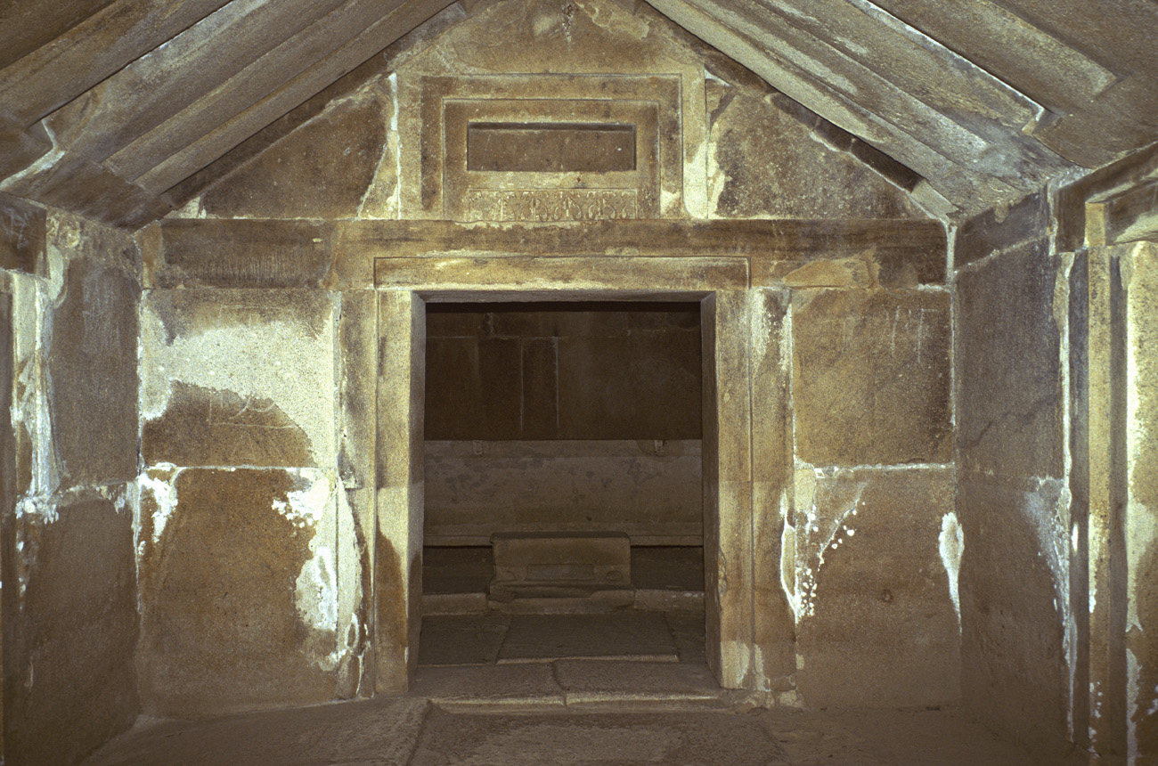 chy1998_63.jpg - Est une tombe Ektachrome Elite 100