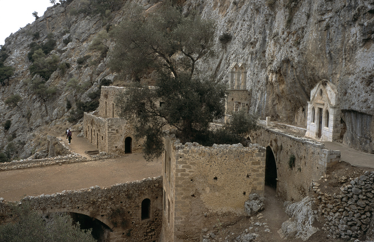 crete188.jpg - Nord, prequ'île d'Akrotiri petit monastère abandonné de Katholicon, accessible uniquement à pied par un chemin descendant au fond d'une gorge Elite Chrome 100