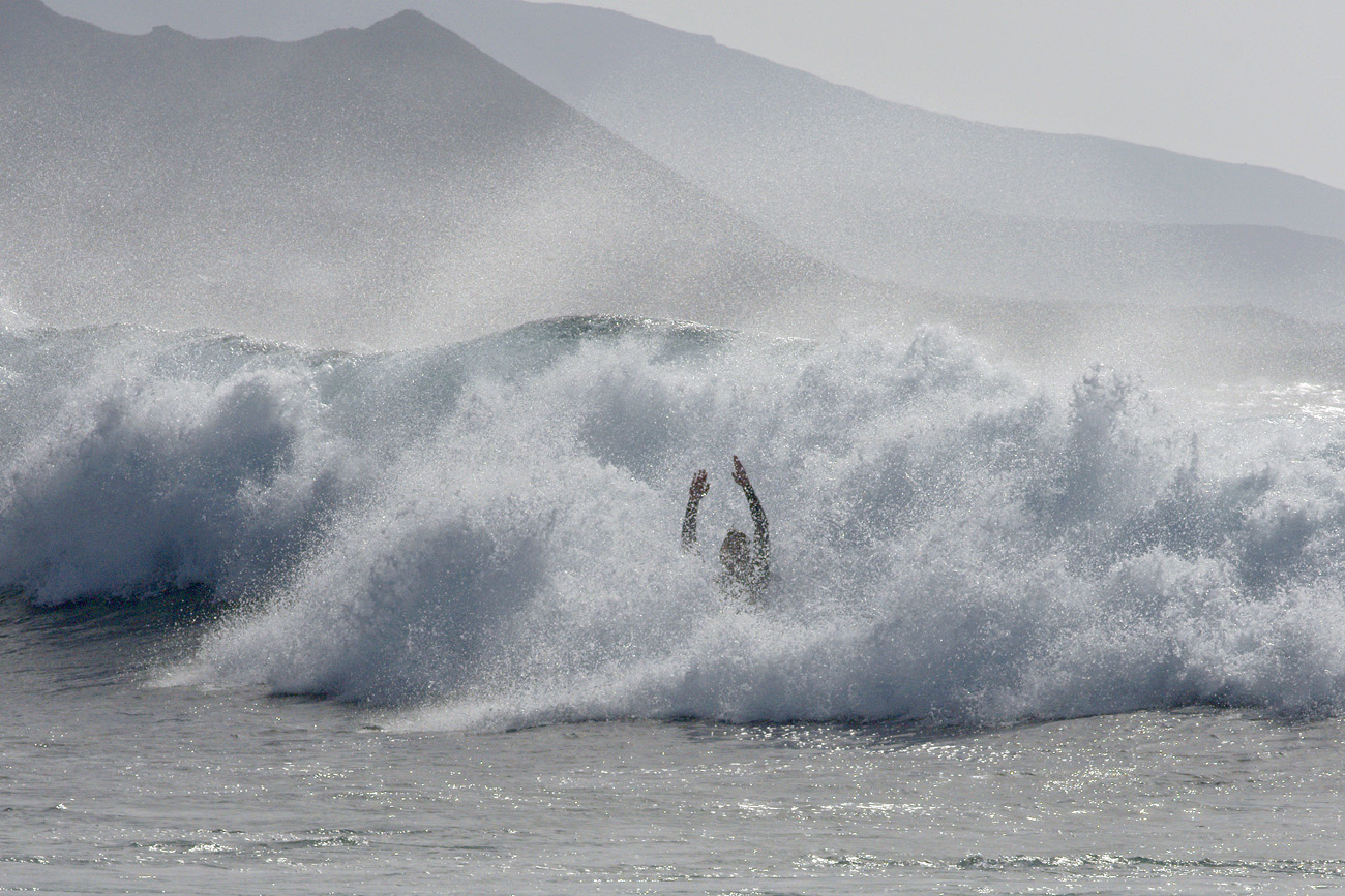lanz08-03-15_095-z.jpg -  Lanzarote, mars 2008 le fameux spot de surf de La Santa