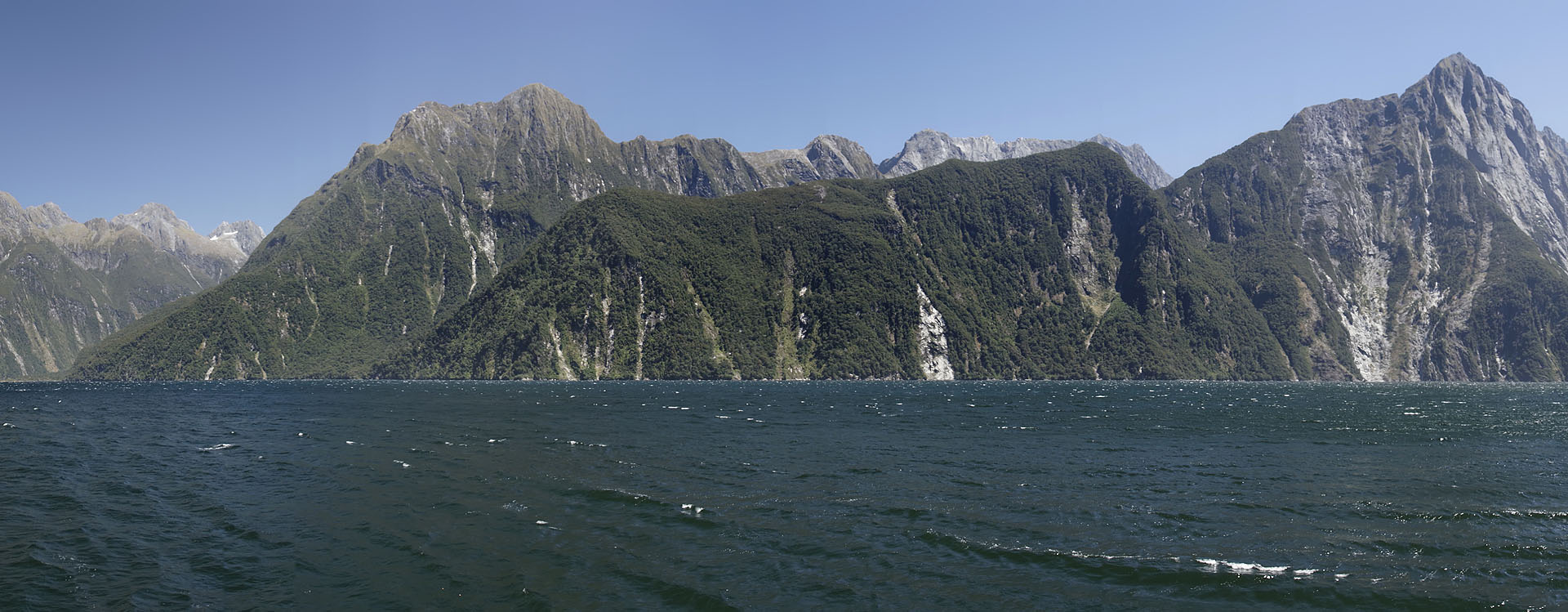nz12-01-24_240.jpg - Southland Milford Sound