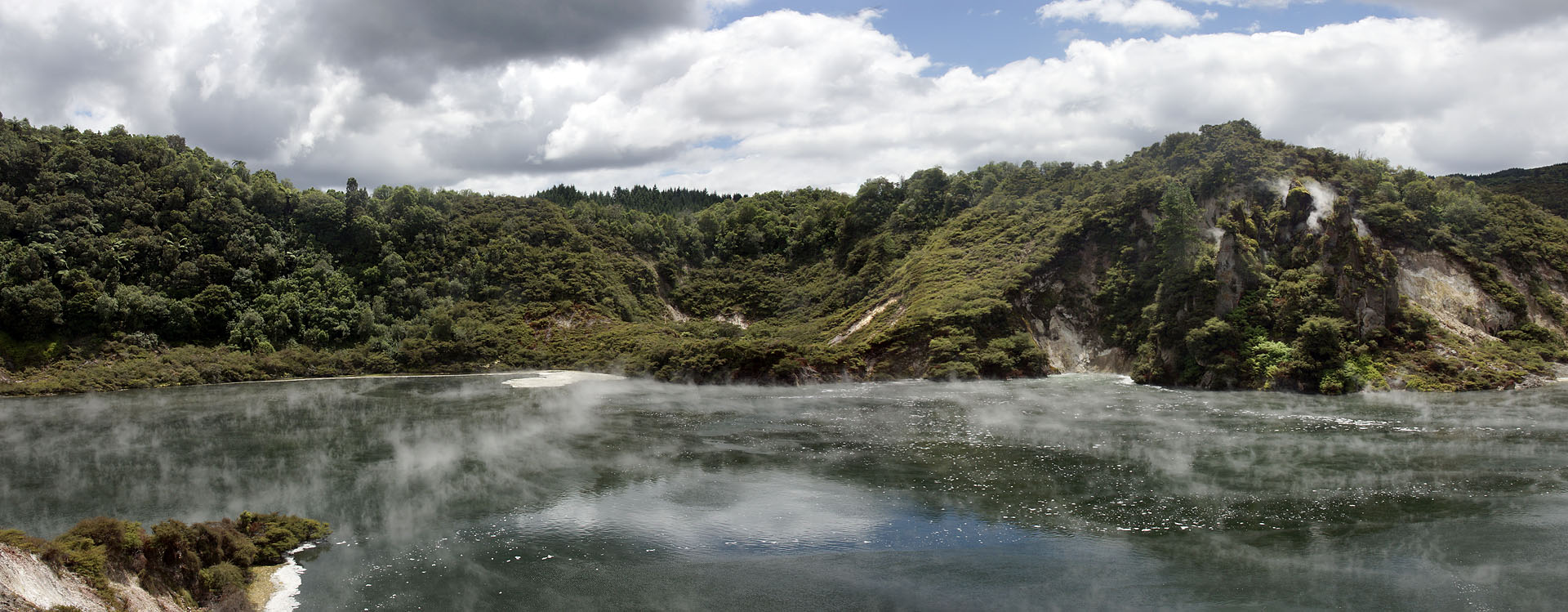 nz12-02-07_153-4-p.jpg - frying pan lake Rotorua District Waimangu