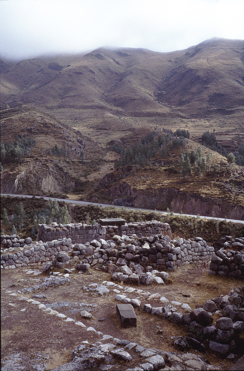 perou017.jpg - Vallée sacrée, septembre 1999, Puca-pucara les ruines de l'ancien fort inca Elite Chrome 100 extracolor