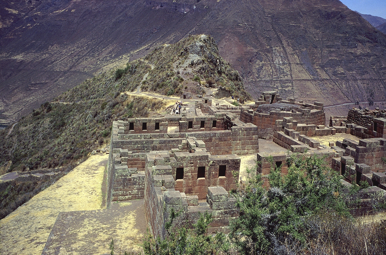 perou030.jpg - Vallée sacrée, septembre 1999, Pisac le temple Elite Chrome 100 extracolor