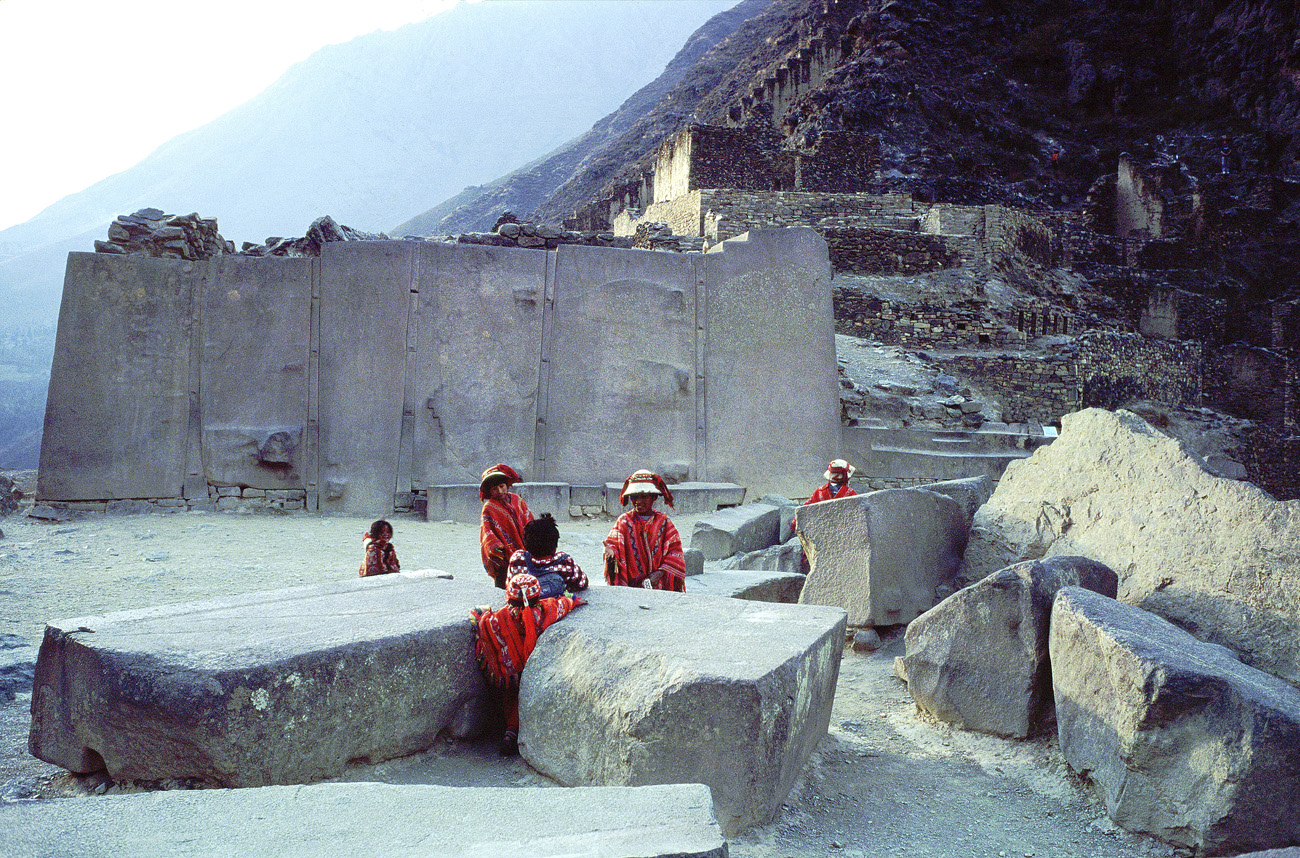 perou040.jpg - Vallée sacrée, septembre 1999, Ollantaytambo D'énormes blocs ont été employés pour la construction de cette forteresse tenue selon la légende par le général Ollantay Elite Chrome 100 extracolor