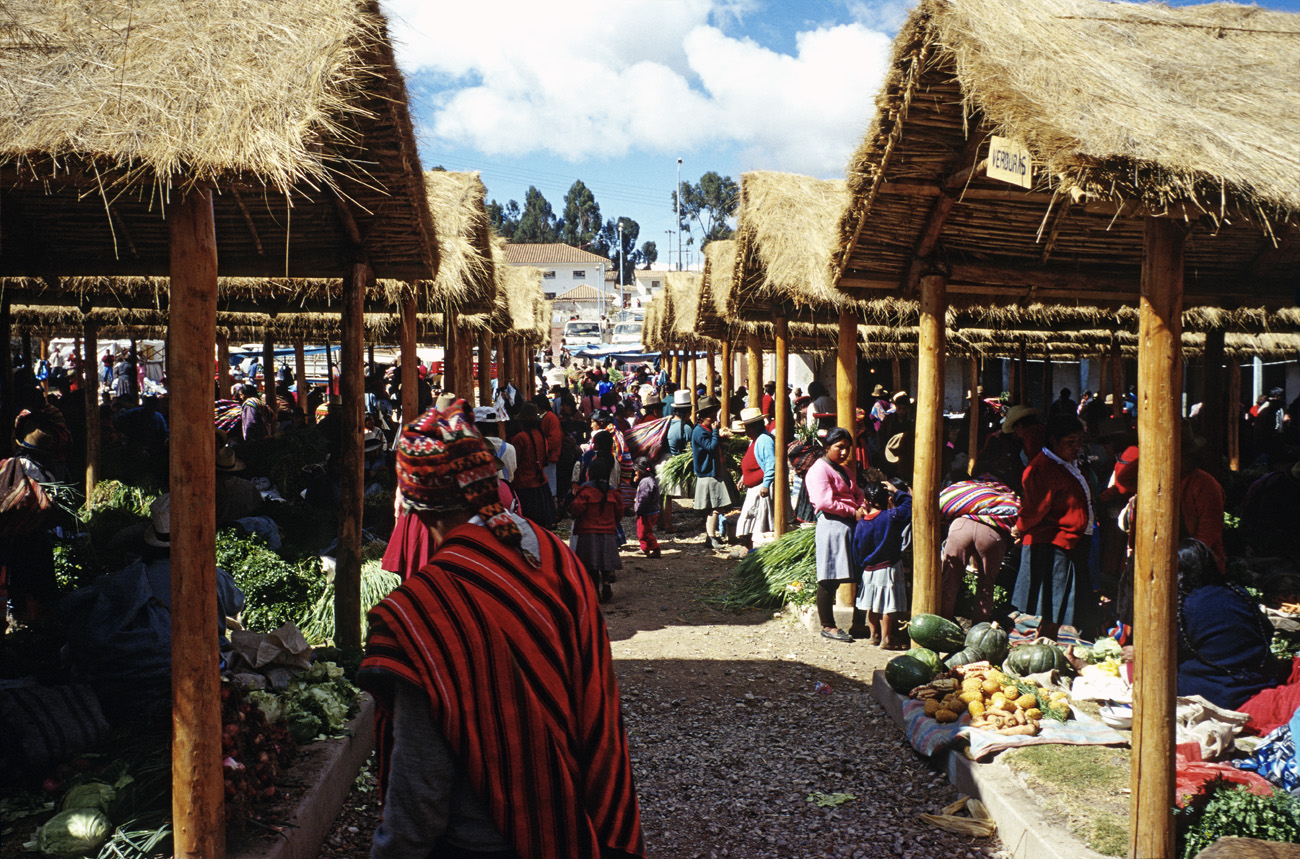 perou258.jpg - Vallée sacrée, septembre 1999, Chinchero le marché  du lundi Elite Chrome 100 extracolor