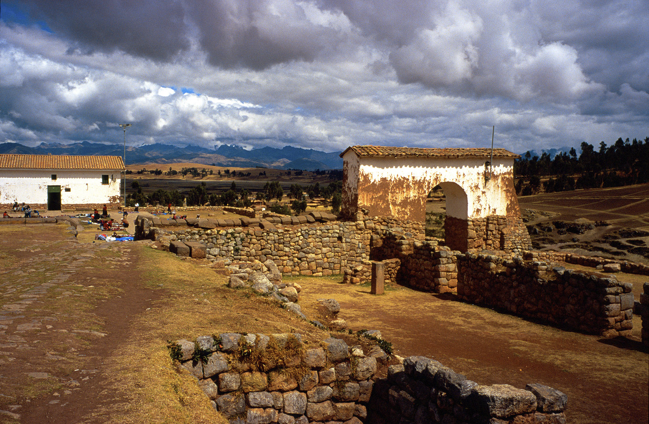 perou262.jpg - Vallée sacrée, septembre 1999, Chinchero le site antique en haut du village Elite Chrome 100 extracolor