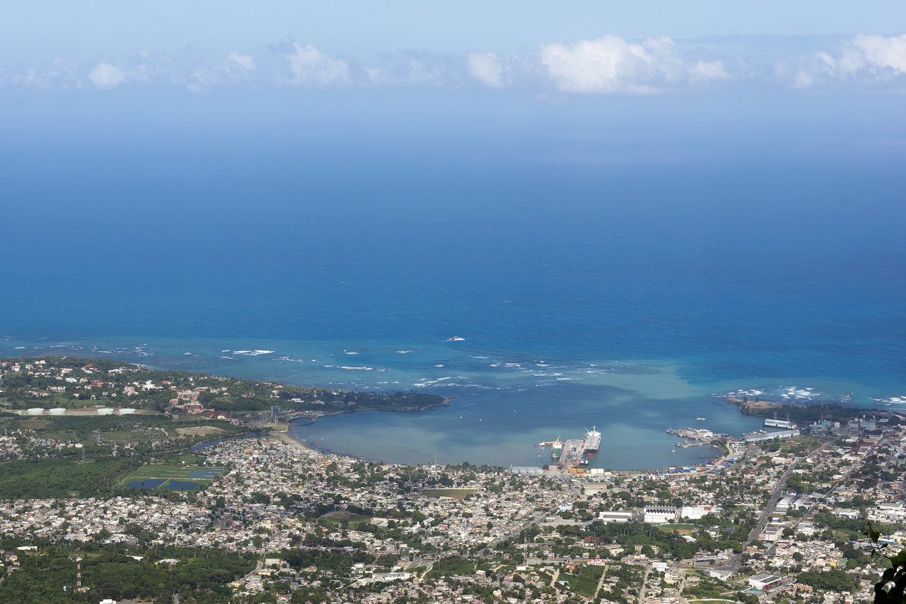 repdom14-01-13_034.jpg - République Dominicaine, janvier 2014 au parc national Isabel de Torres, vue magnifique sur le site de Puerto Plata