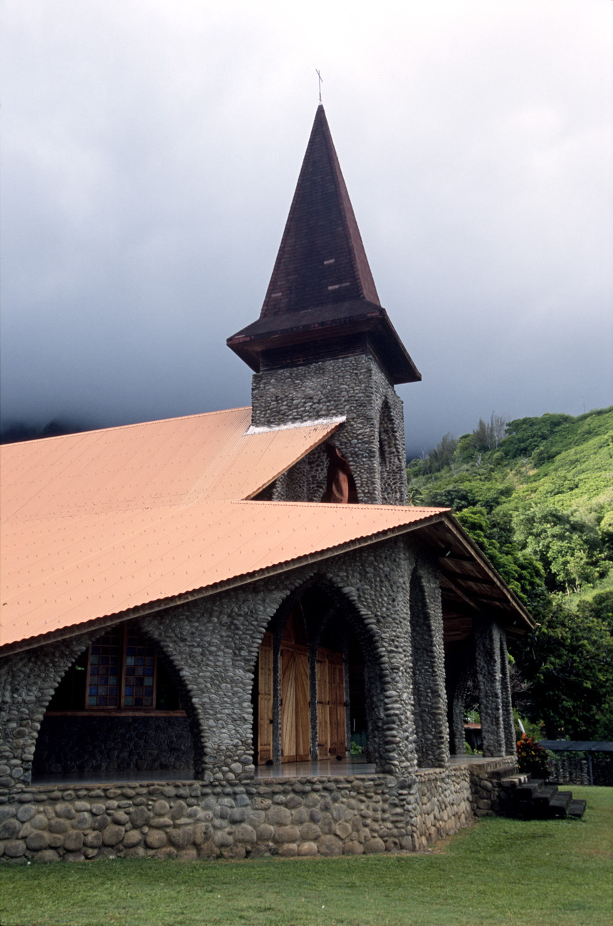 pol05_0427m.jpg - Iles Marquises, Tahuata Vaitahu, l'église remarquable