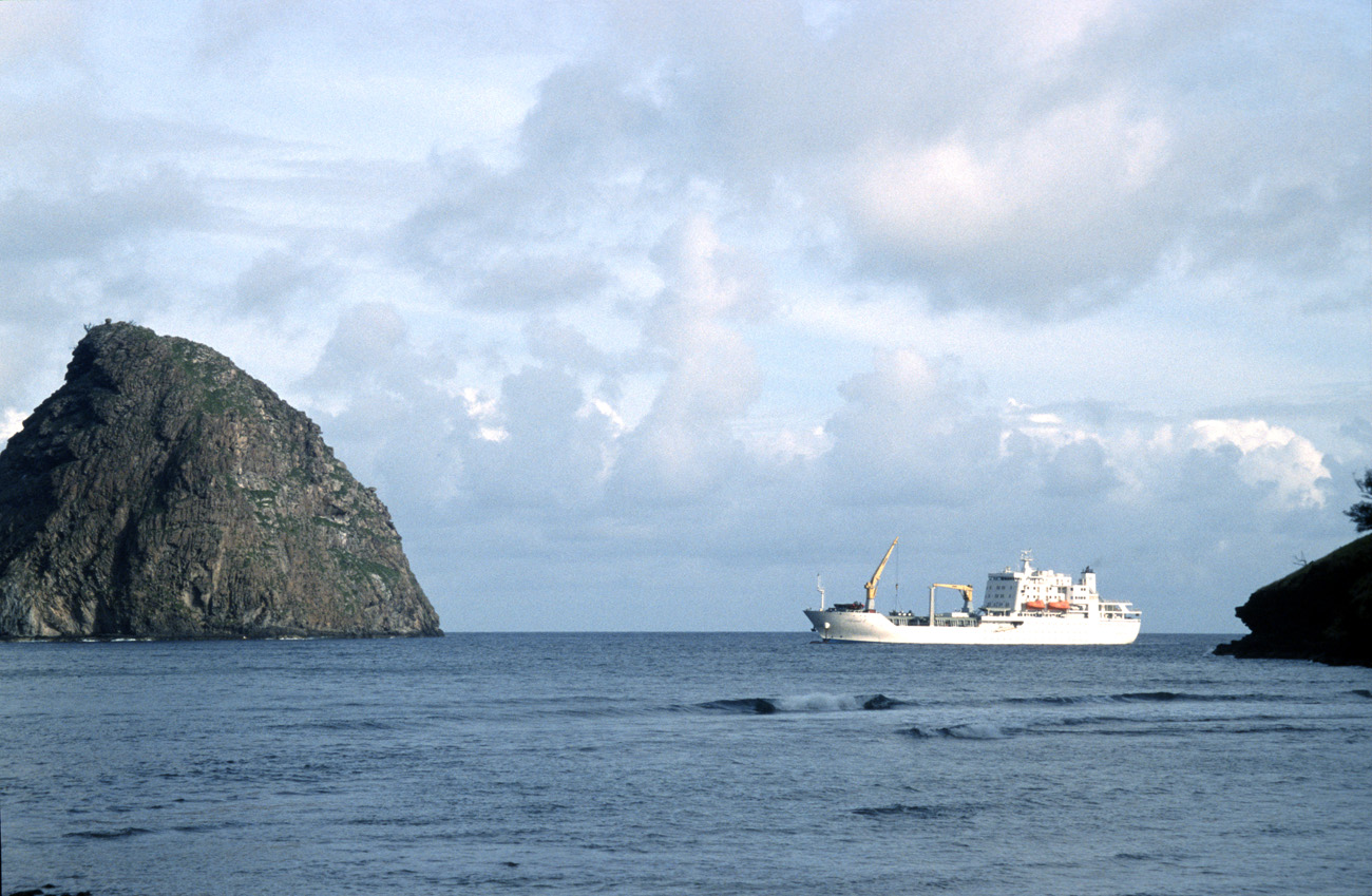 pol05_0529m.jpg - Iles Marquises, Ua Huka Hane