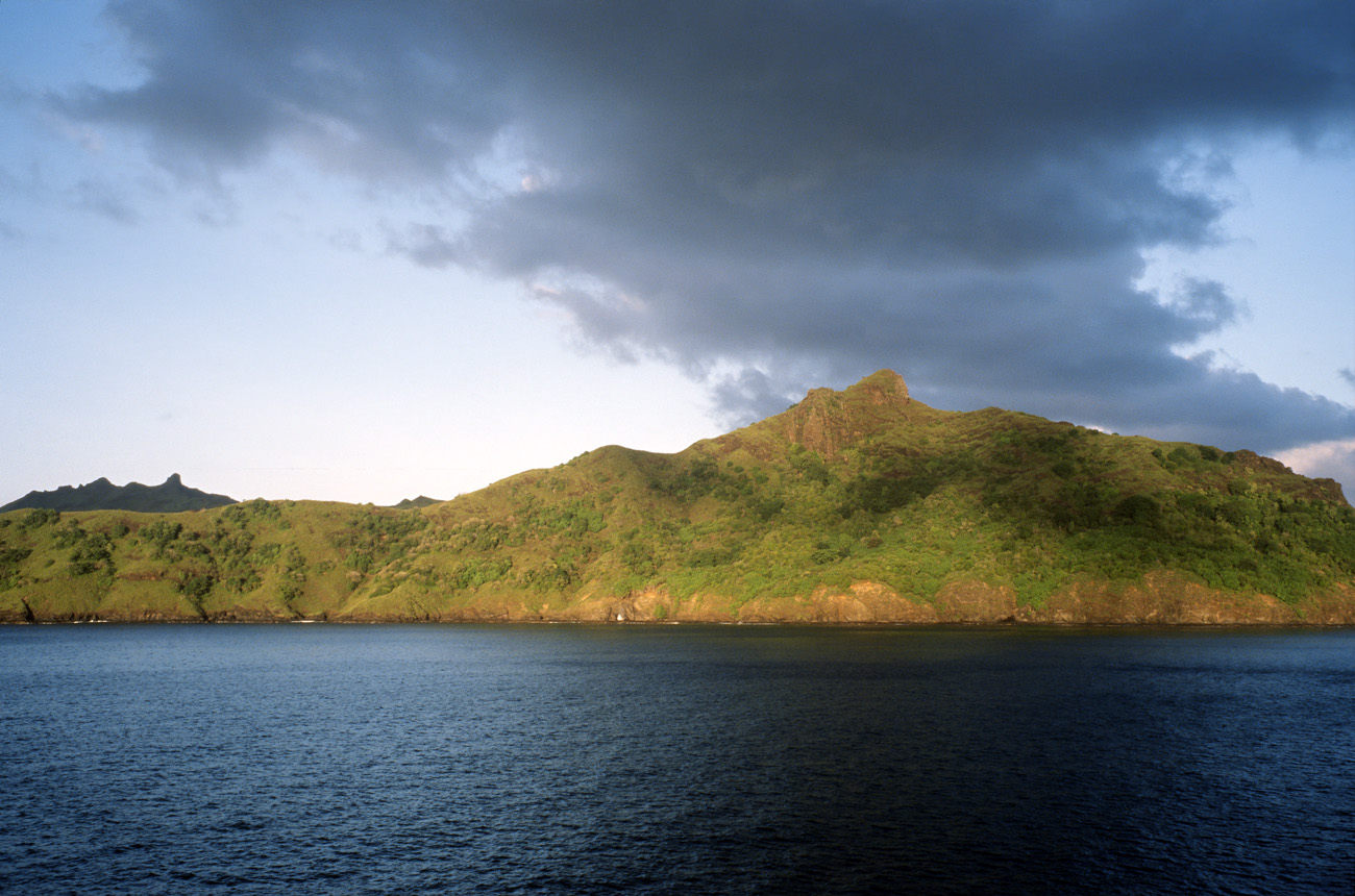 pol05_0595l.jpg - Iles Marquises, Nuku Hiva baie d'Anaho