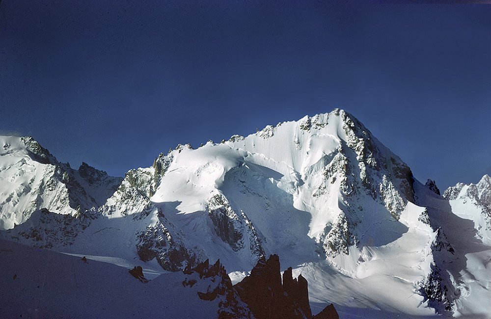 fra1966-07_01_stage-UCPA-Tour_aiguille-d'Argentiere.jpg - Course à l'Aiguille du Tour en 1966 L'appareil est mon tout nouveau Zeiss WERRA I équipé d'un Tessar 2.8/50 sans cellule de mesure d'exposition