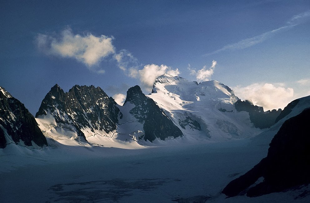 fra1973-07_02-Ecrins.jpg - Glacier Blanc et sommet des Écrins, 1973 Avec le Leica IIIf hérité de mon père (le dernier modèle à monture à vis sans levier d'armement objectif Summaron 3.5/35