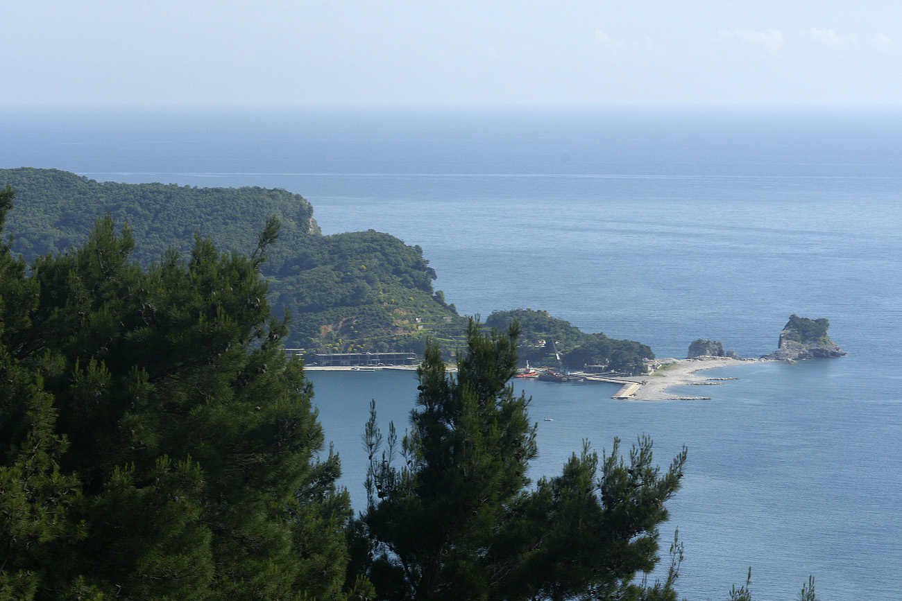 adriatic08-05-22_073.jpg - 22/05/2008 Montenegro - littoral adriatique,  SVeti Stefan 